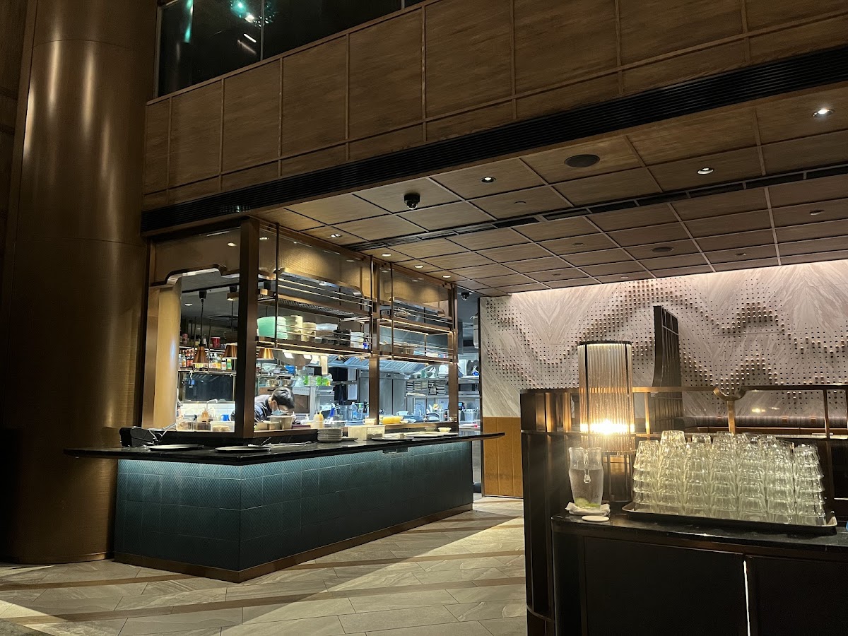 Qin Restaurant & Bar